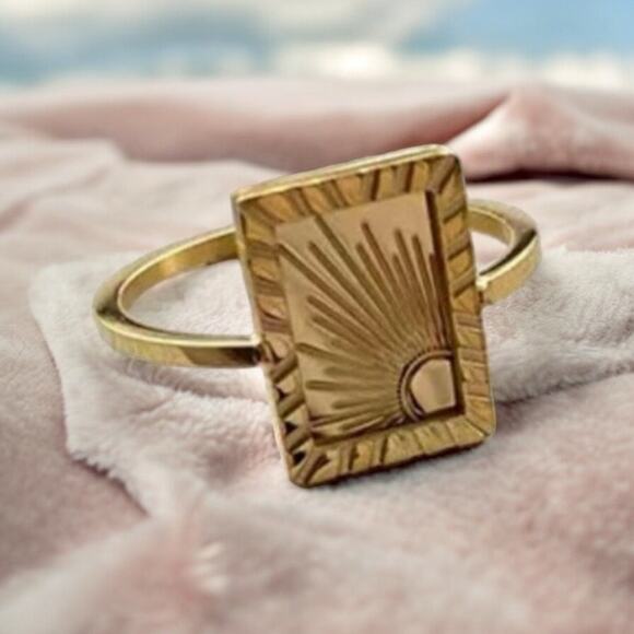 NEW 18K yellow gold plated rectangle sunburst carved ring jewelry size 6 B26A - Picture 1 of 4